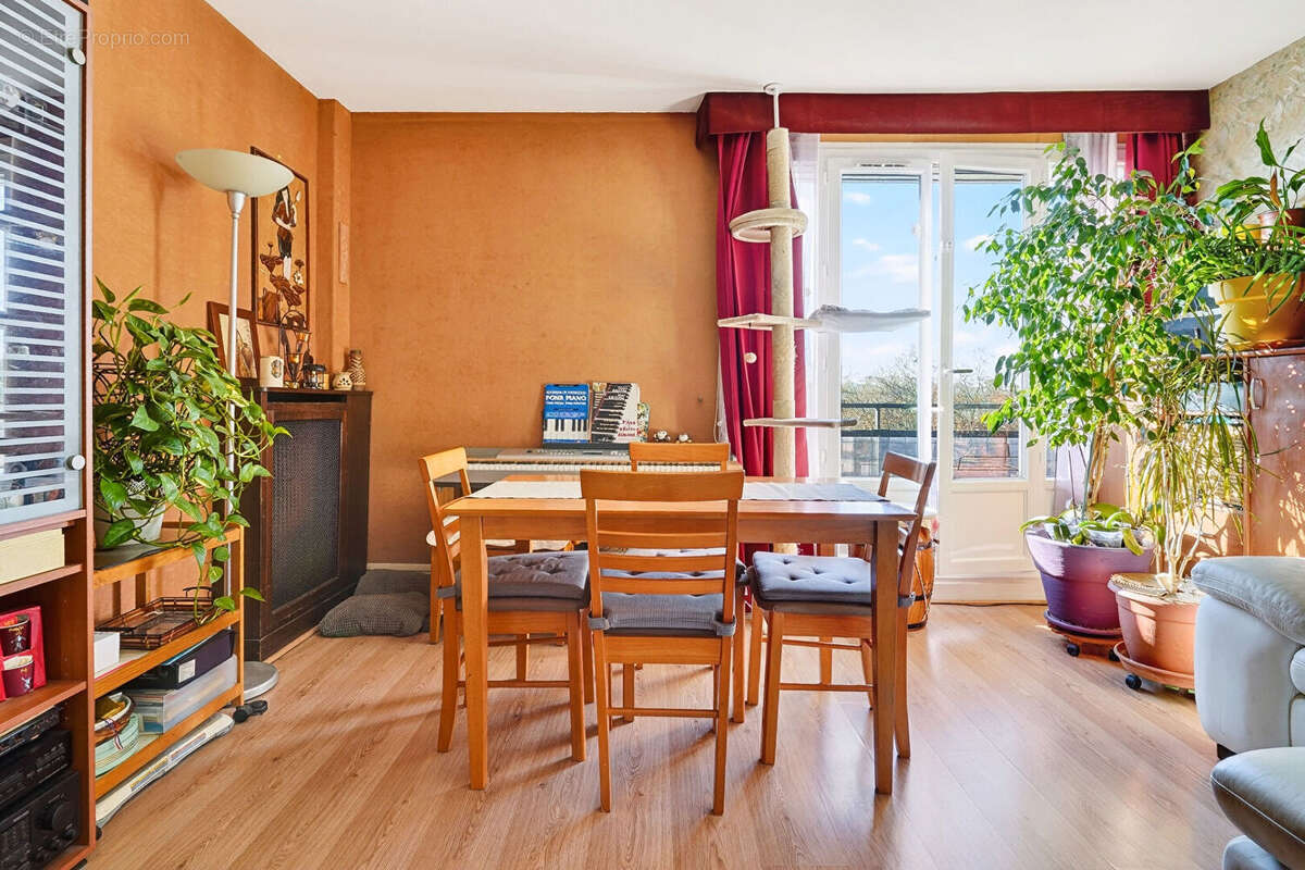 Appartement à ROSNY-SOUS-BOIS