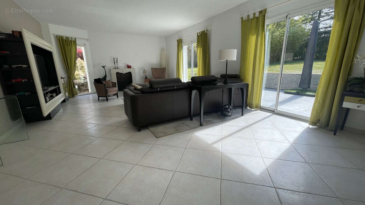 Maison à SAINT-CYR-SUR-LOIRE