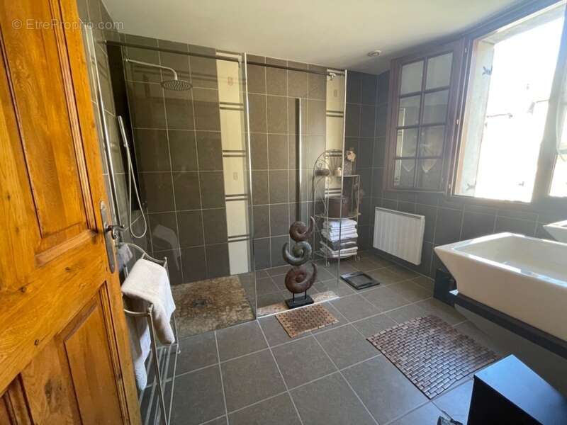 Maison à LA CELLE-DUNOISE