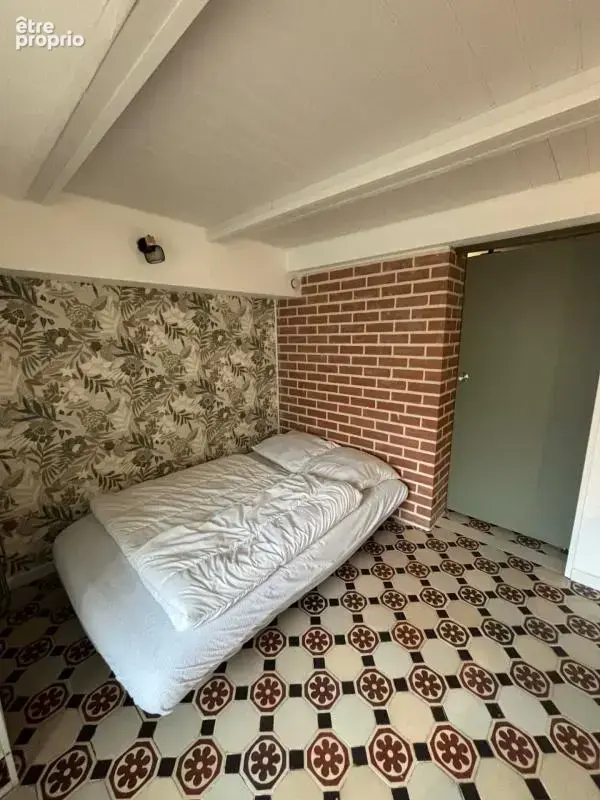 À 300 m de la plage, appartement 2 chambres entièrement rénové et vendu meublé - photo 9