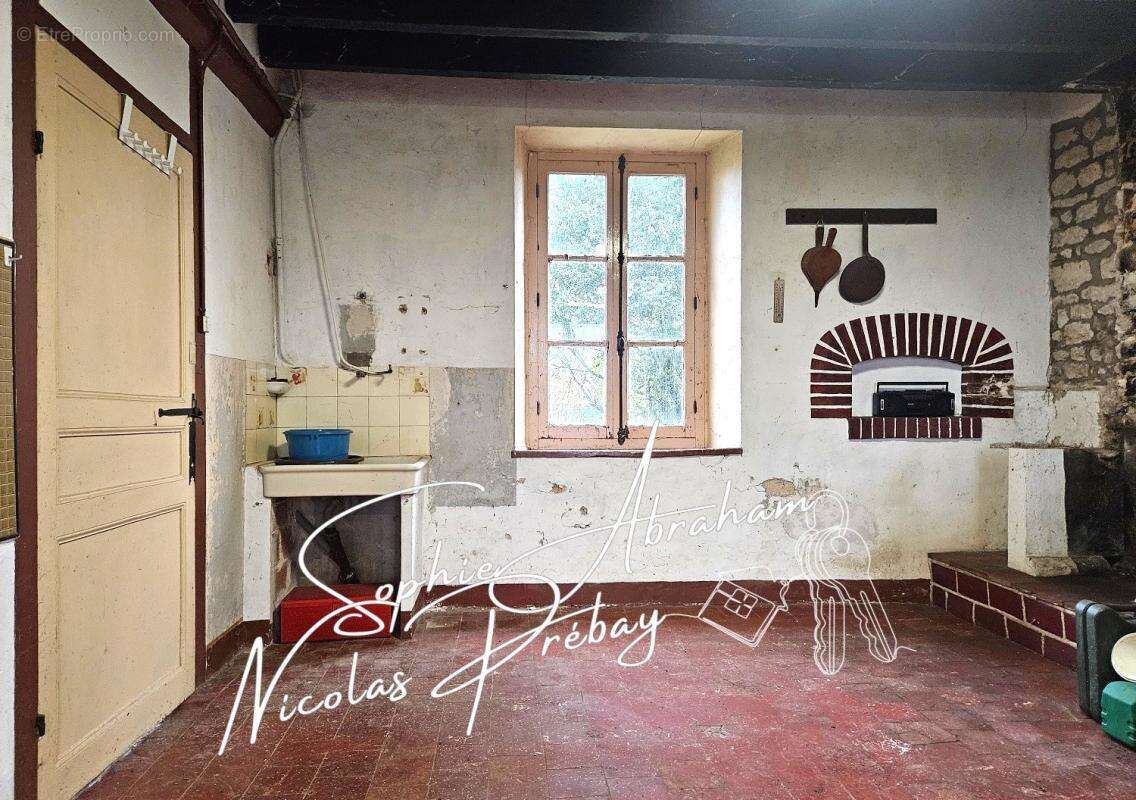 Maison à rénover avec grange attenante et grand terrain - photo 4