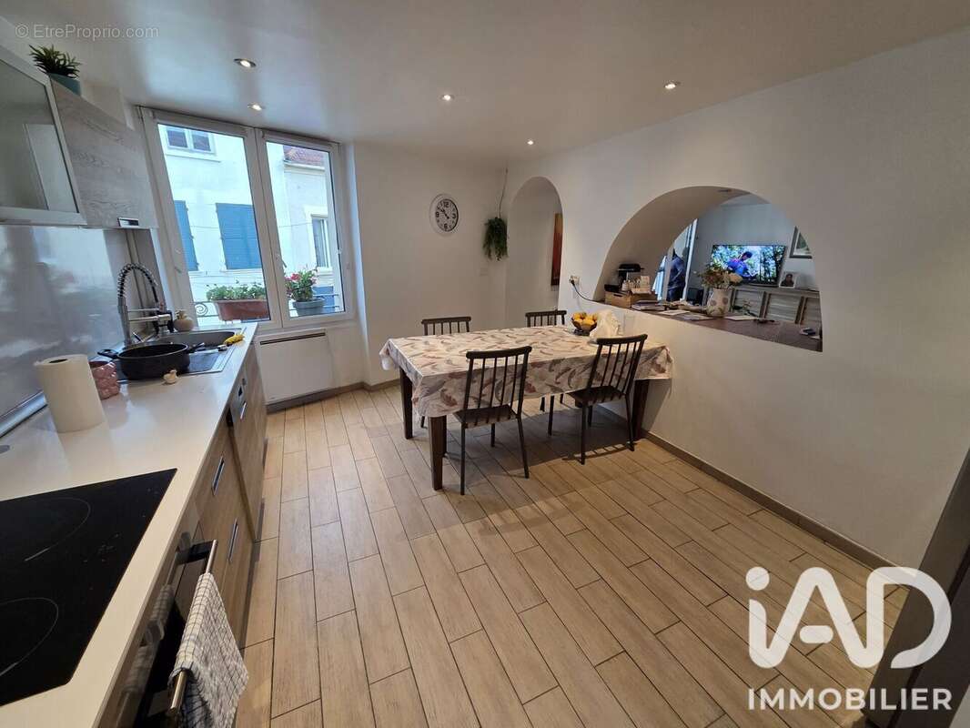 Appartement 230 m² à Louvres  - photo 3