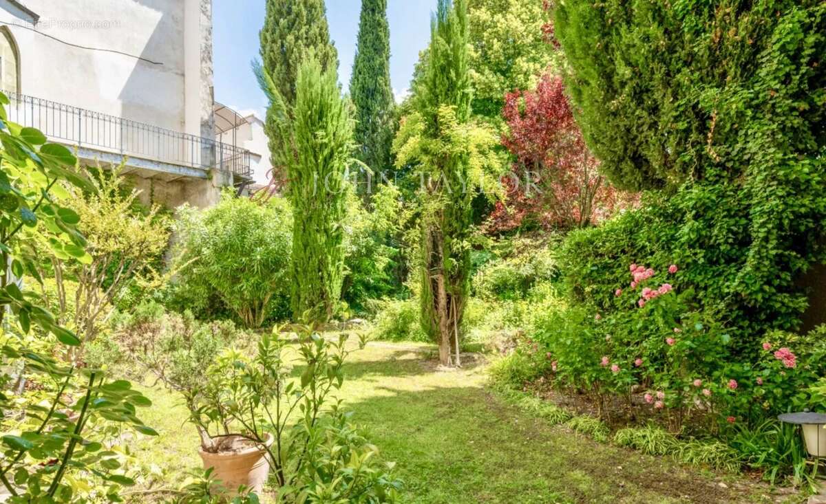 Hôtel particulier en plein cœur de L’Isle-sur-la-Sorgue,. - photo 2