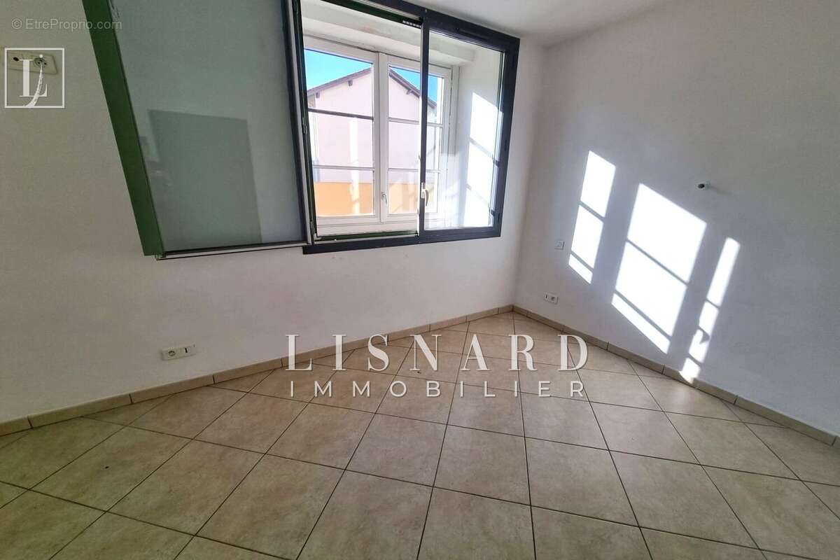 Appartement à VALLAURIS