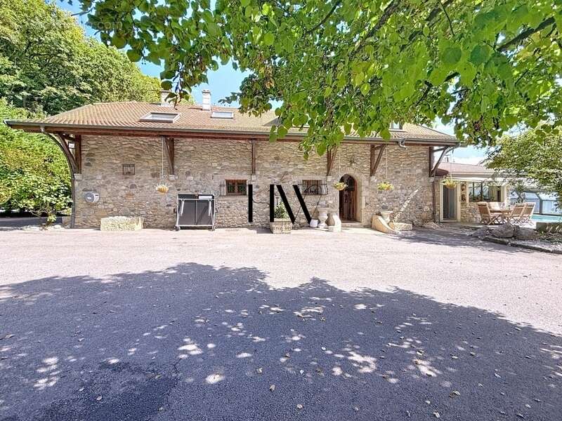 Maison à VETRAZ-MONTHOUX
