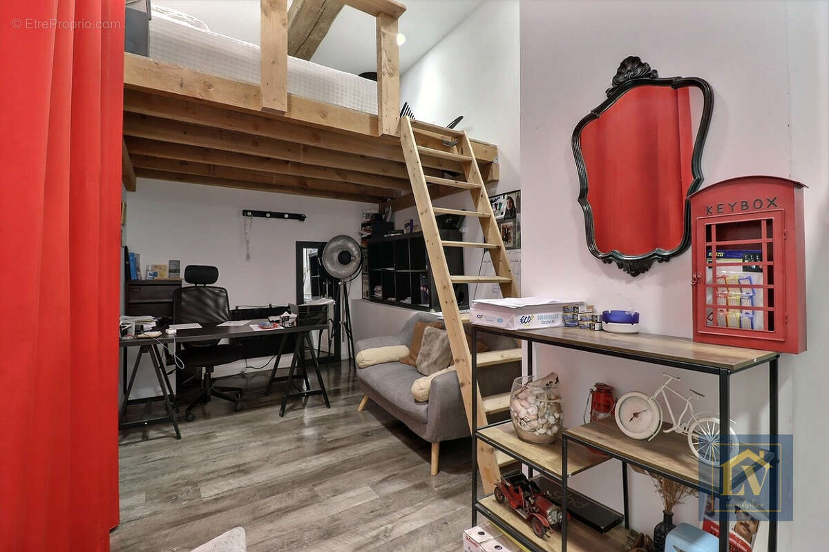 Maison de caractère entièrement rénovée avec garage et dépendance - photo 9