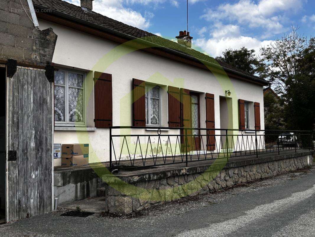 Maison à SAINT-MEDARD-LA-ROCHETTE