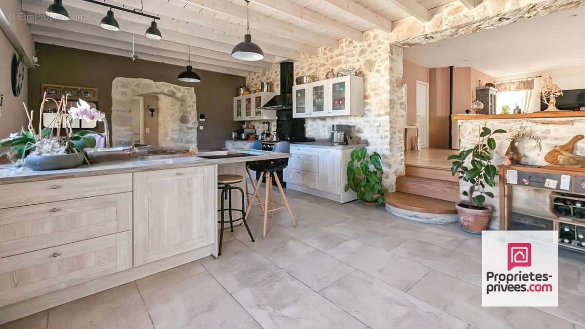 Maison à FIGANIERES