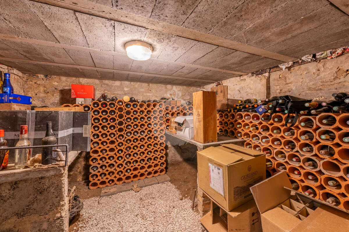 Maison familiale de 212 m2   5 chambres, dépendance, jardin arboré et gare de Melun à proximité - photo 20