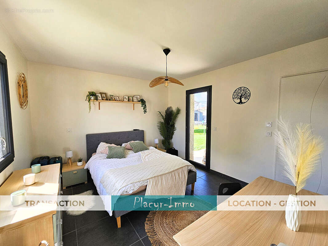 Maison à BAGE-LA-VILLE