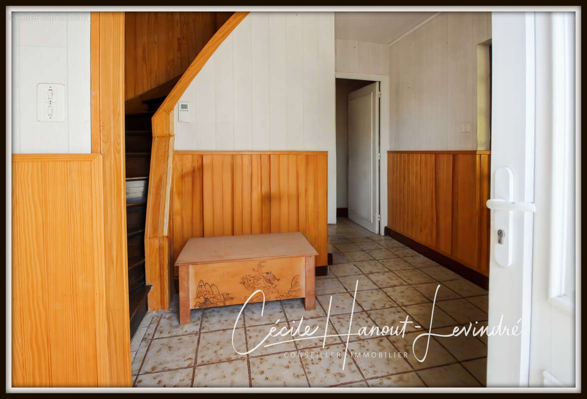 PONTORSON. Proche supermarché - Maison 95 m2 . 3 chambres. Terrain: 210 m2 - photo 2