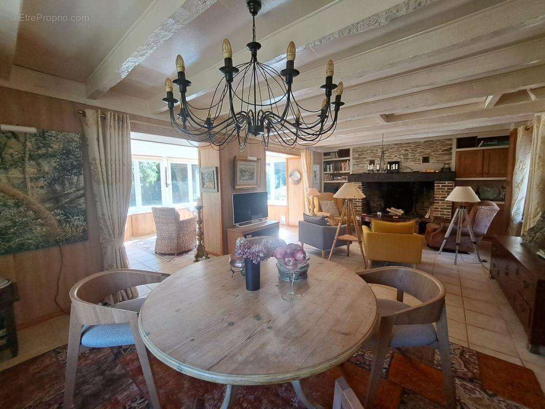 Maison à ARNAC-POMPADOUR