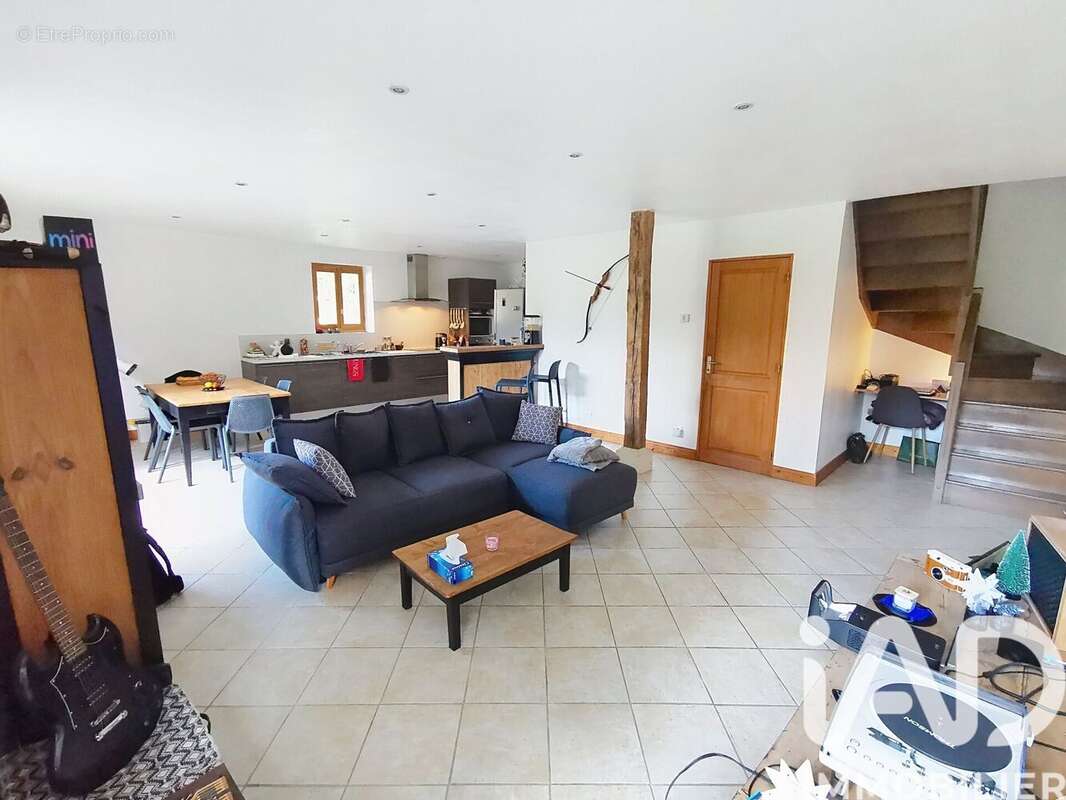Maison 320 m² à Charras  - photo 3