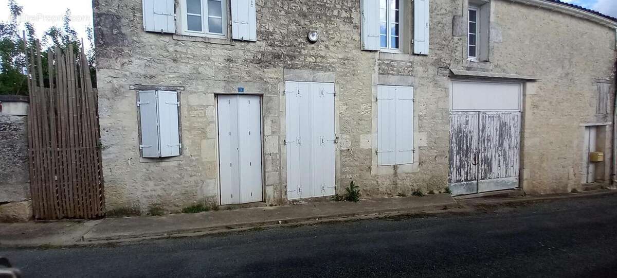 Maison 140 m² à Neuvicq-Le-Chateau  - photo 9