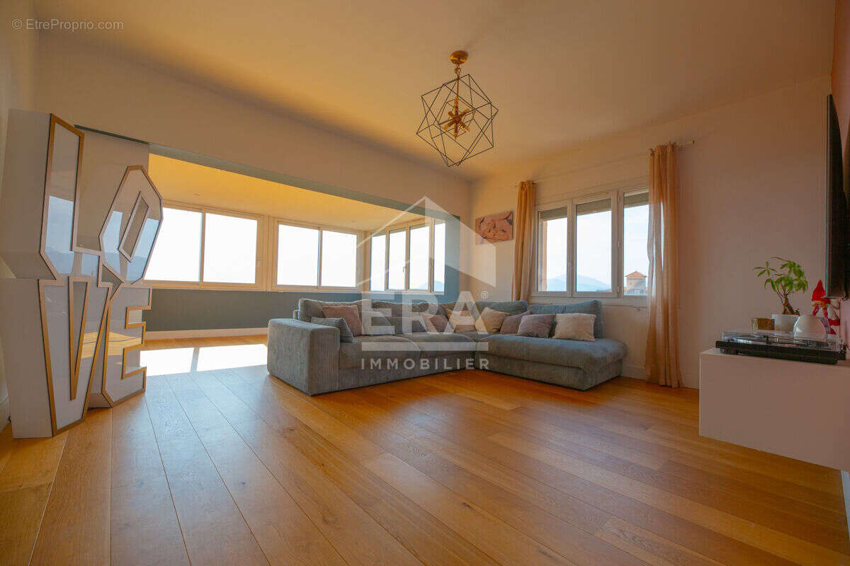 Appartement à MANDELIEU-LA-NAPOULE