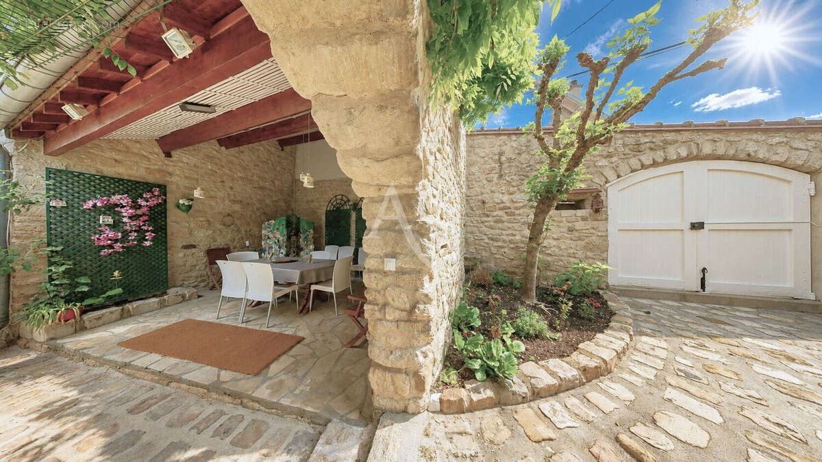 Maison à MEZY-SUR-SEINE