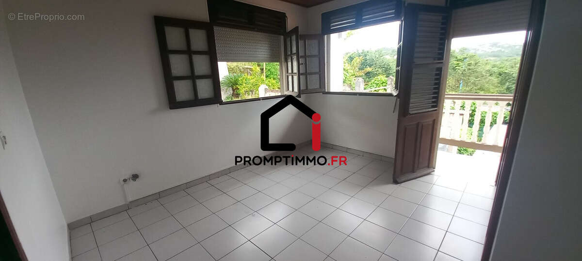 T4 -  CH PARENTALE AVEC SDB - Maison à LE ROBERT