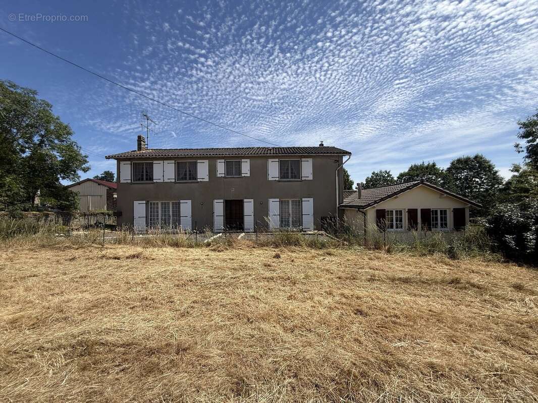Maison à LE BUSSEAU