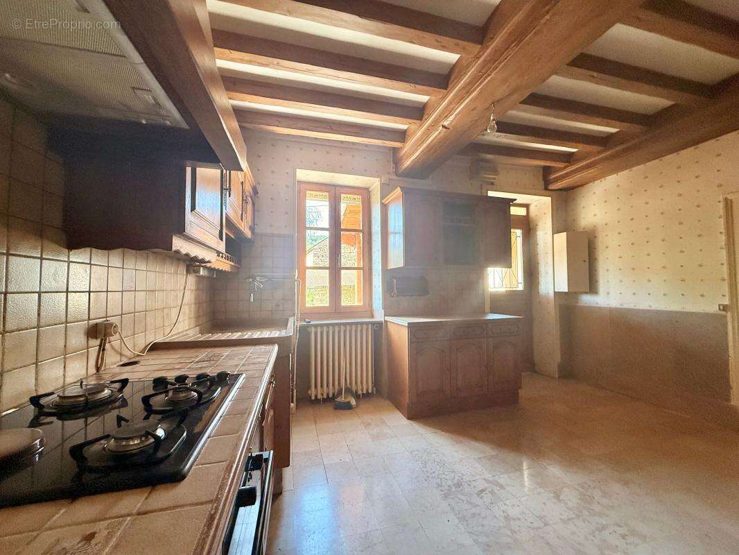 Maison avec 3 chambres et 2 garages sur un terrain de 742m² - photo 10
