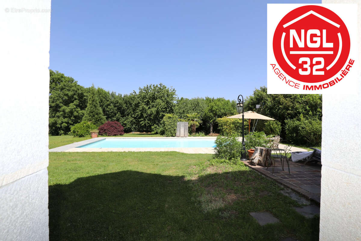 Maison 250 m² à Choisy  - photo 8