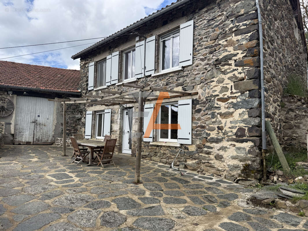 Maison à SAINT-HOSTIEN