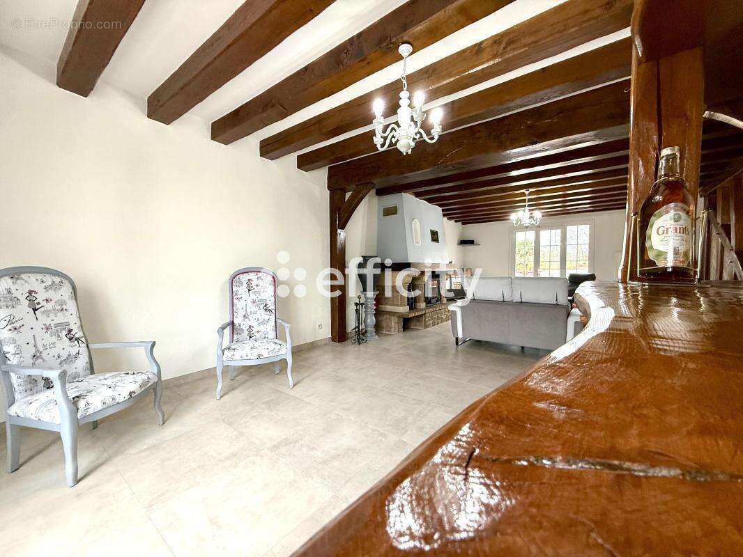 Maison à SAINT-PRYVE-SAINT-MESMIN