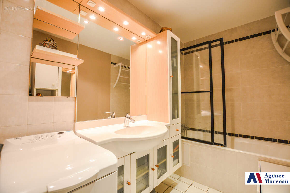 Appartement à COURBEVOIE