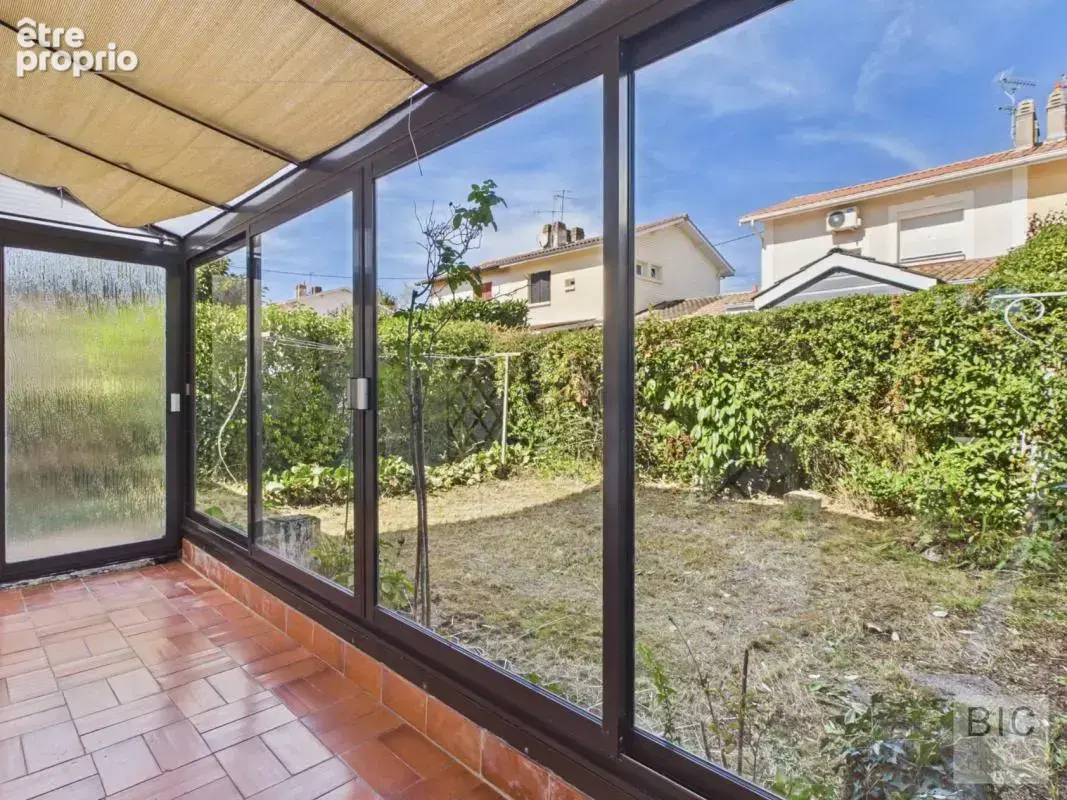 A vendre maison à rafraîchir avec garage, véranda et jardin - photo 7