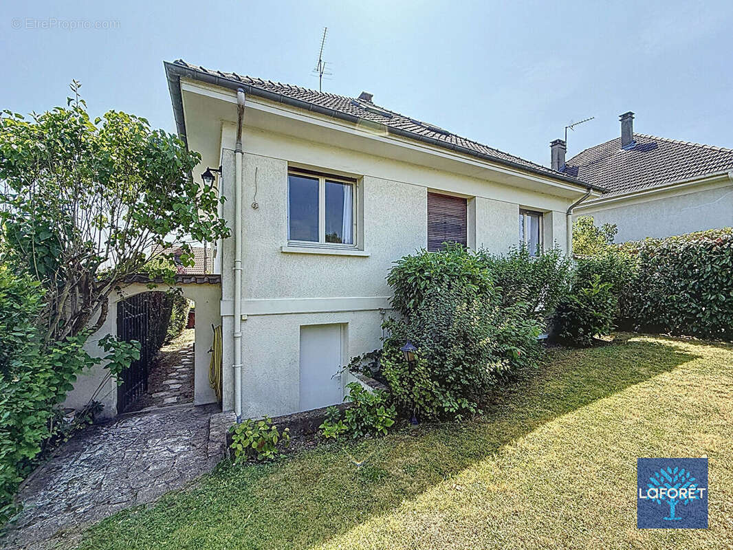 Maison à OLLAINVILLE