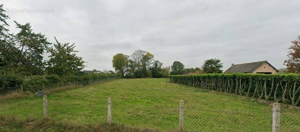 Terrain à CAMPIGNY
