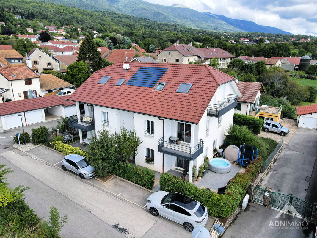 Appartement à PERON