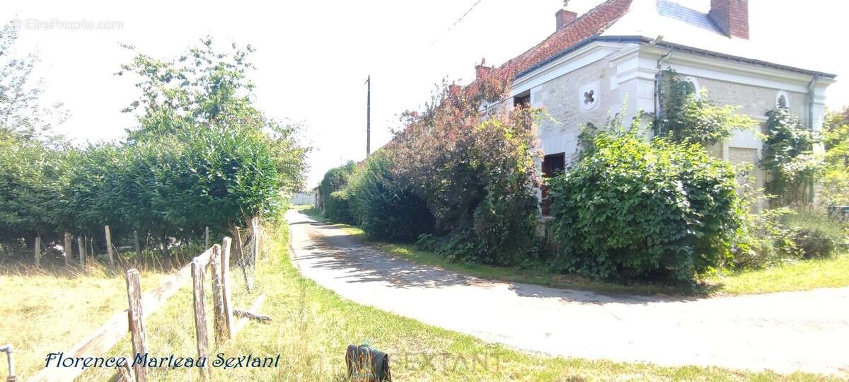 Epeigné-les-Bois Longère de 183m2 et ses dépendances 315 000 - photo 3