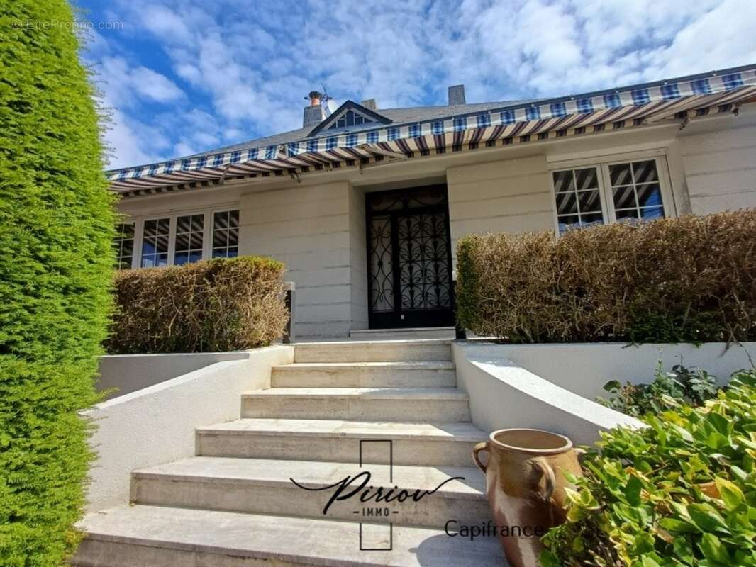 Maison familiale au coeur de Doué la Fontaine - Potentiel de 6 chambres - photo 6