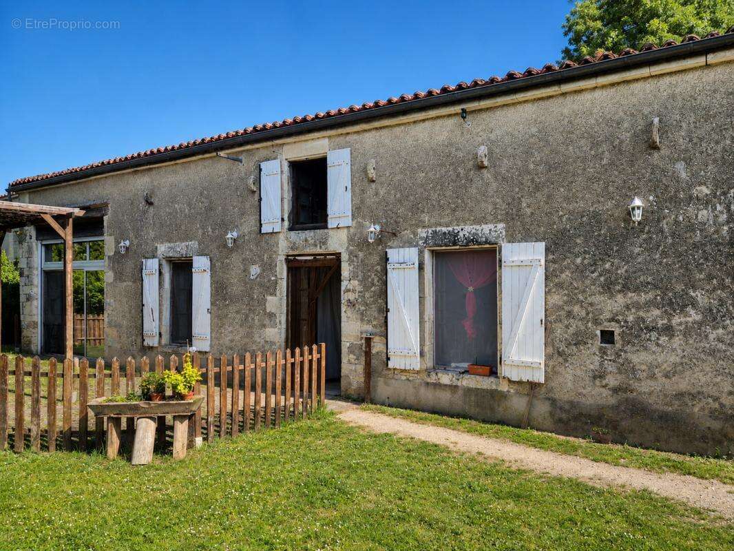 Charmante maison en pierre au calme à la campagne - photo 2