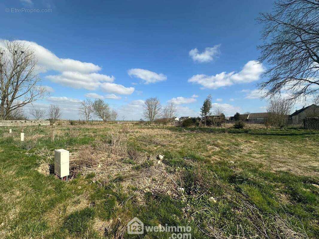 Offrant une belle façade de 21 mètres - Terrain à CHAILLEVOIS