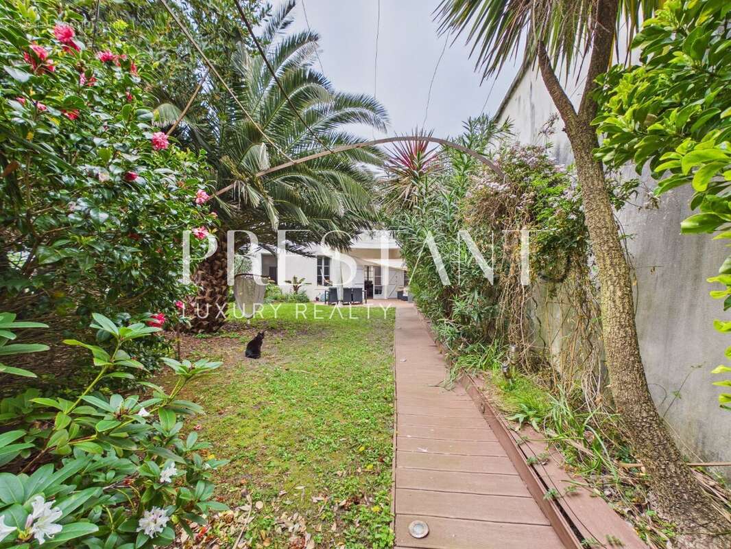 Biarritz hyper-centre : appartement d'exception avec jardin privatif de 250 m2 et garage - photo 17