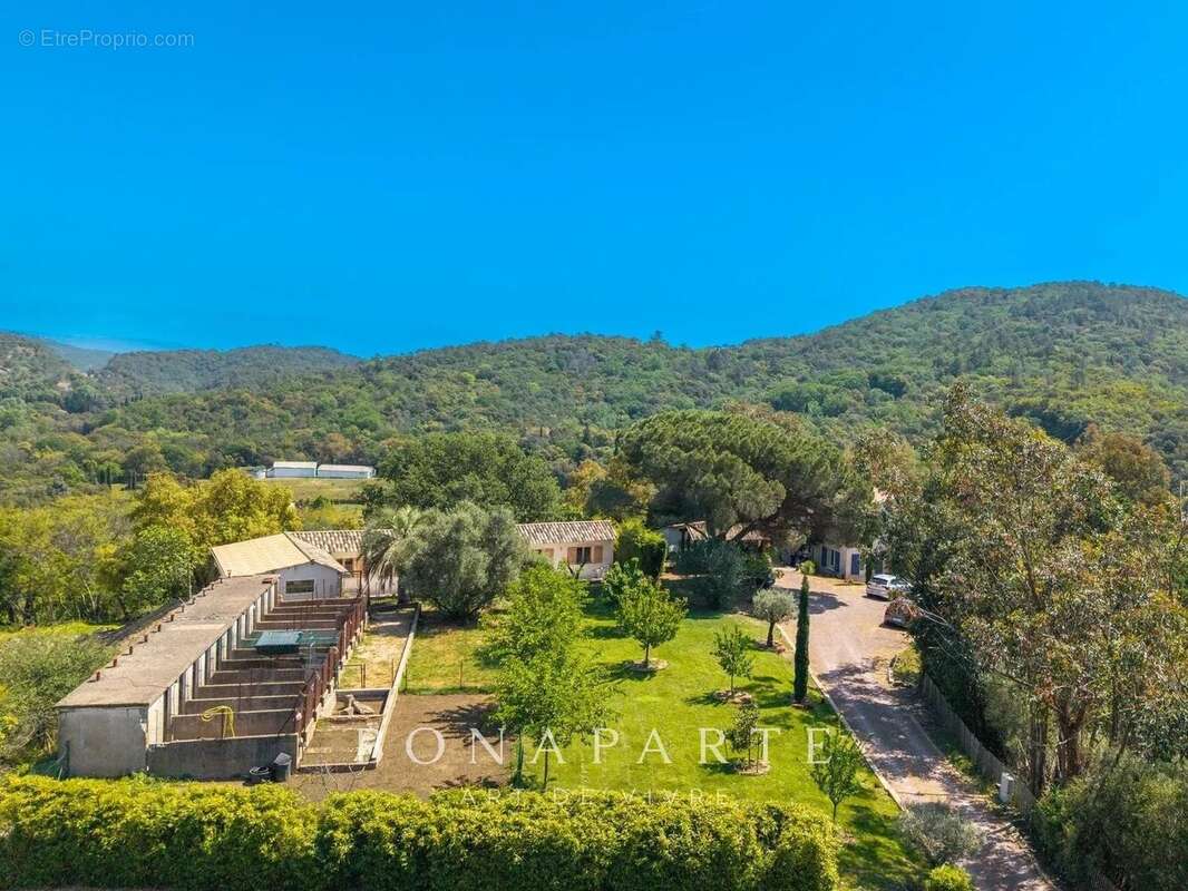 Les adrets-de-l'esterel - domaine de 10 ha - écuries - 5 habitations - lac - photo 23