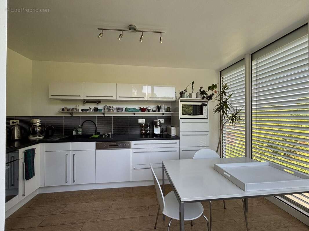 Appartement 94 m² à Saint-Prim  - photo 3