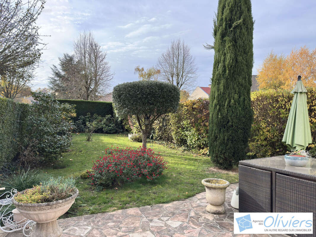 Maison à VOISINS-LE-BRETONNEUX