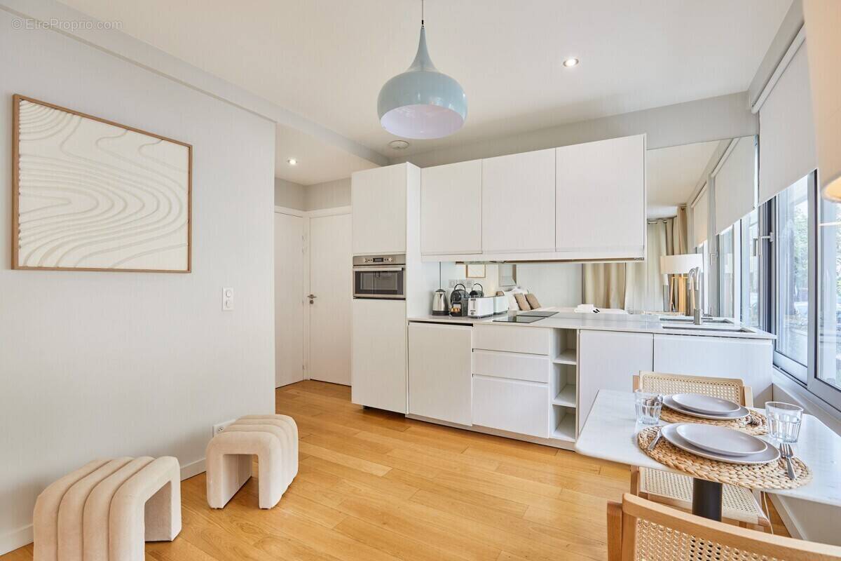 Appartement à PARIS-7E