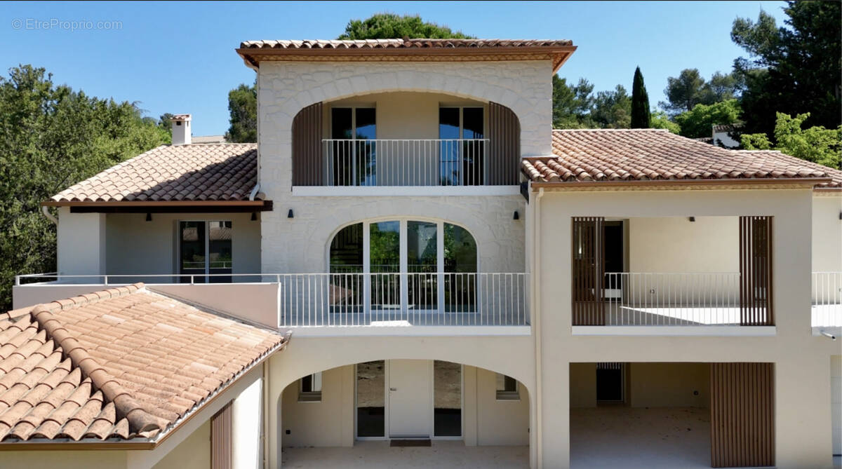 Maison à SAINT-CLEMENT-DE-RIVIERE