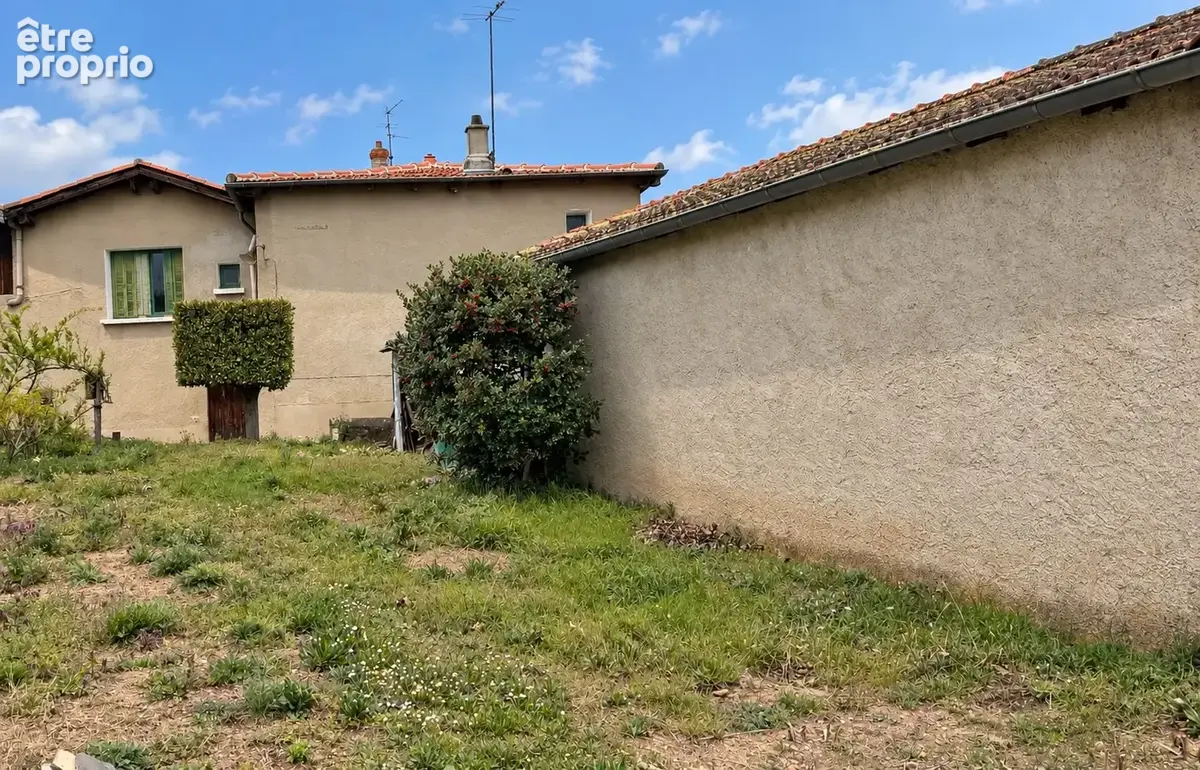 PLEIN CENTRE et au grand calme, maison de 100 m2 avec 3 chambres et beau potentiel - photo 2