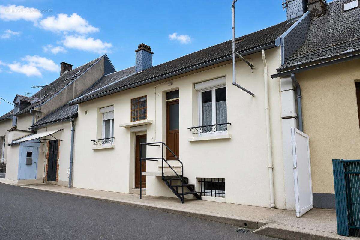 MONT-DORE – Maison de 140 m² sur 3 niveaux avec fort potentiel - photo 6