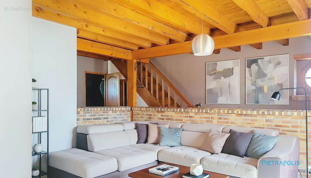 Maison à SAINT-JULIEN-DE-L'HERMS