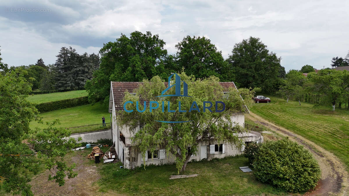 Maison à COMMELLE-VERNAY