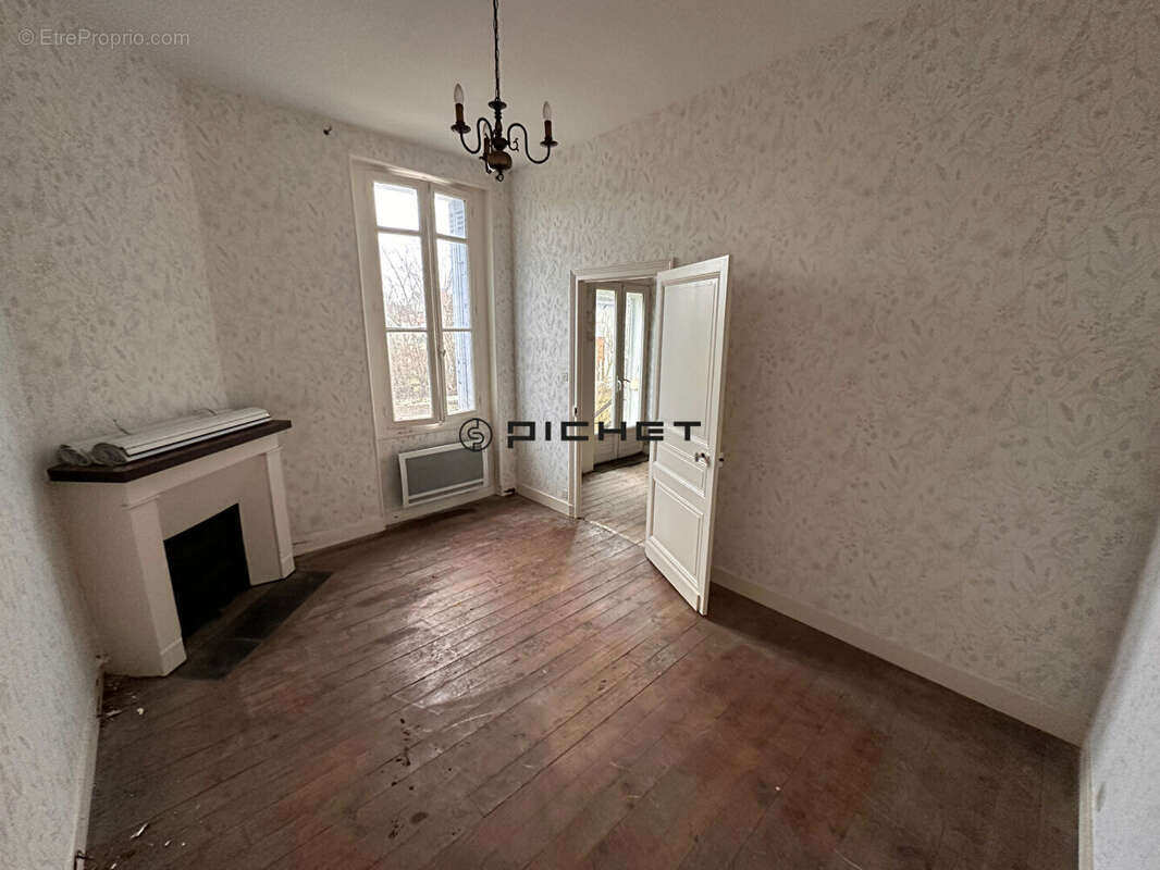Maison à COULOUNIEIX-CHAMIERS