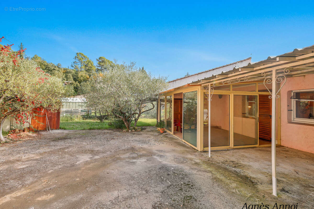 Maison 109 m² à Meounes-Les-Montrieux  - photo 34