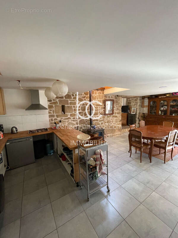 RARE Carnac : Maison de Charme en Pierres (94 m²) avec 3 Chambres et Salon Cathédrale - photo 3