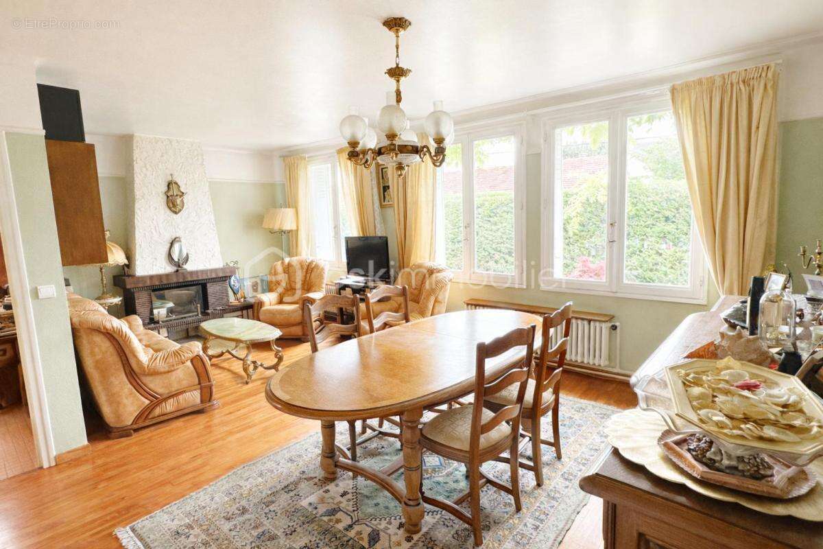 Maison à L'HAY-LES-ROSES