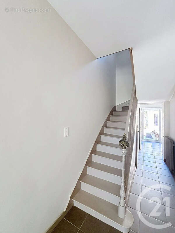 Maison 138 m² à Gond-Pontouvre  - photo 10
